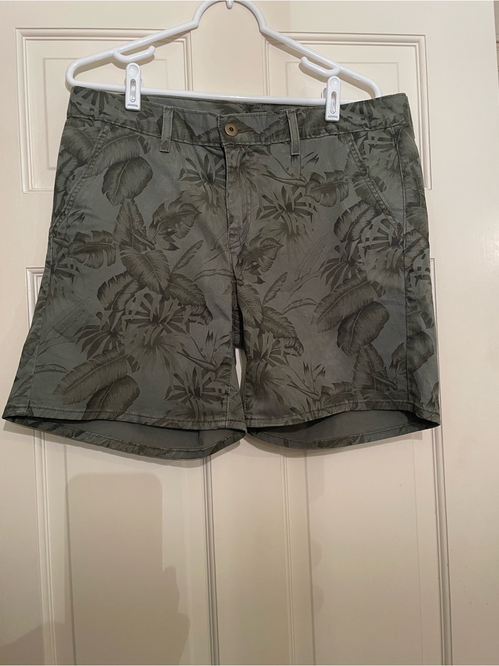 Levi's olive green tropical print shorts
